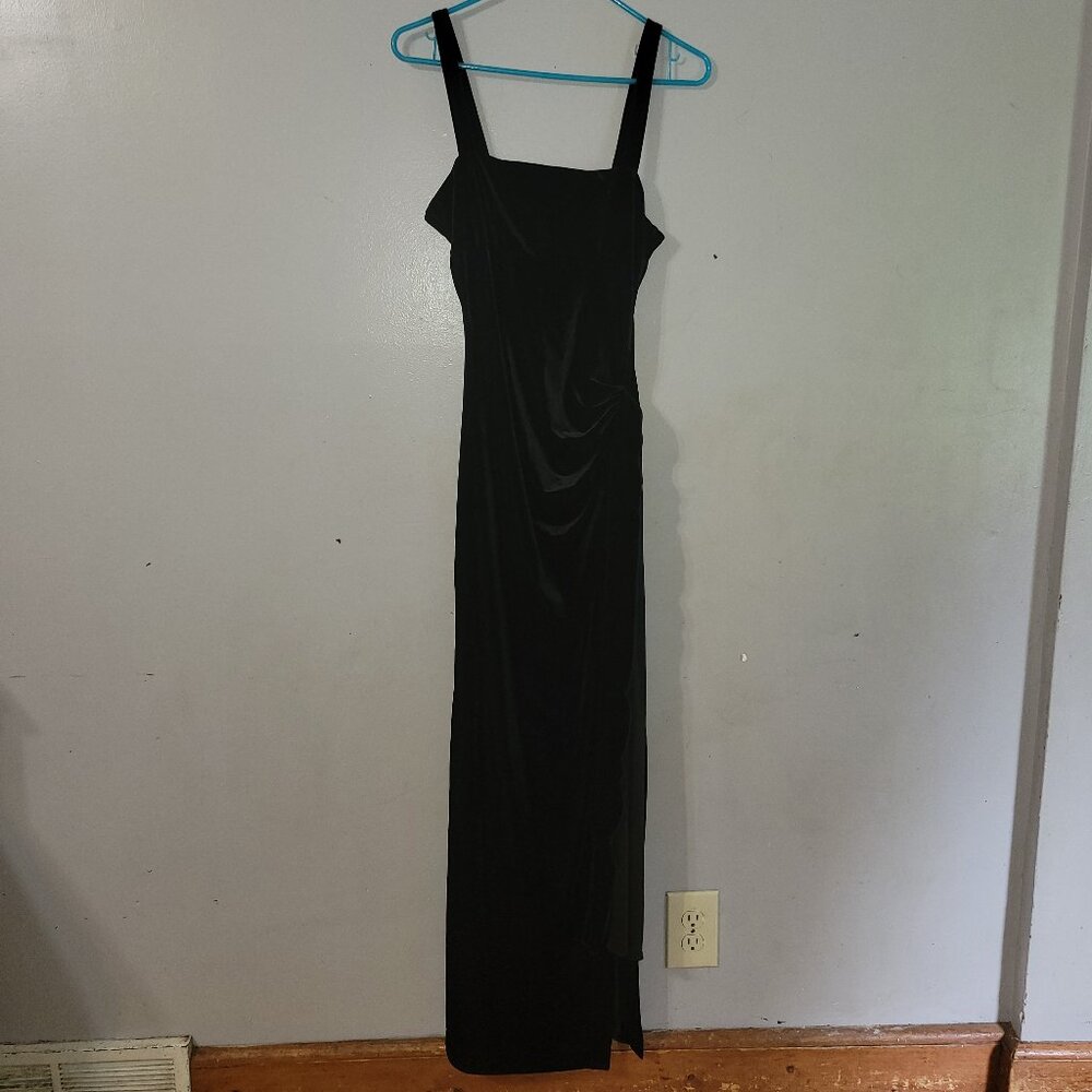 Womens chueva black dress.